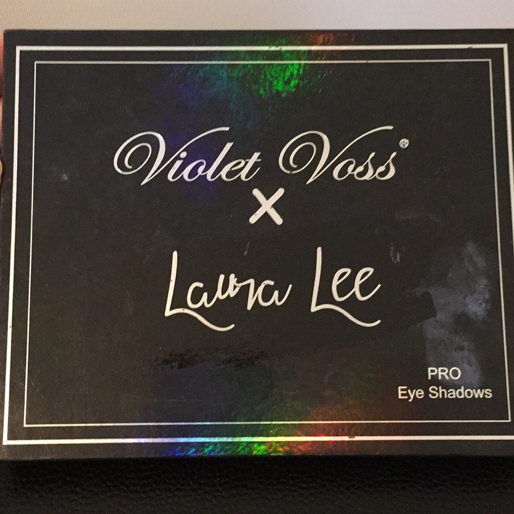 Violet Voss x Laura Lee eyeshadow palette